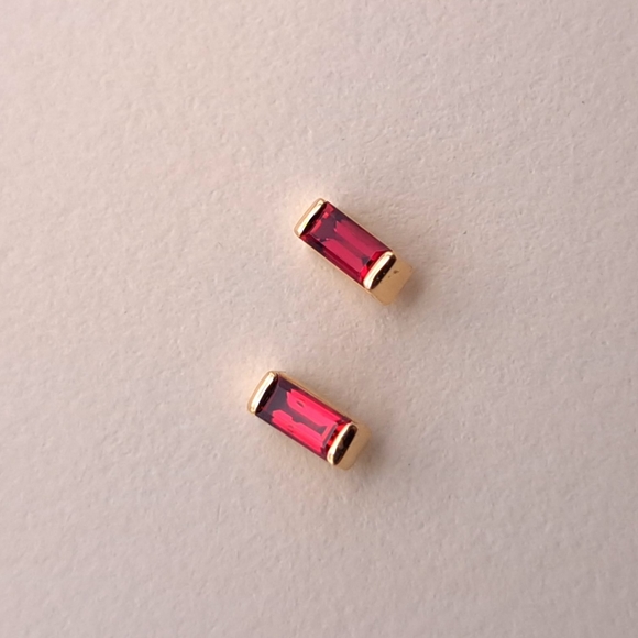 Ruby Baguette Stud Earrings in solid 14k yellow gold, natural gemstone - Picture 4 of 11